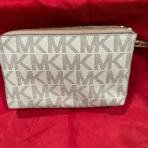 Michael kors wristlet